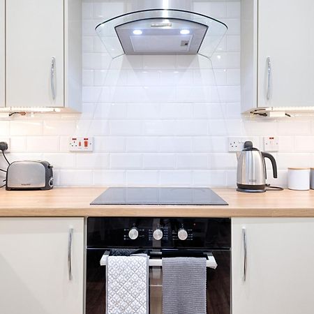 Large Green Garden, 4 Bedrooms, Sleeps 8 Swansea Buitenkant foto
