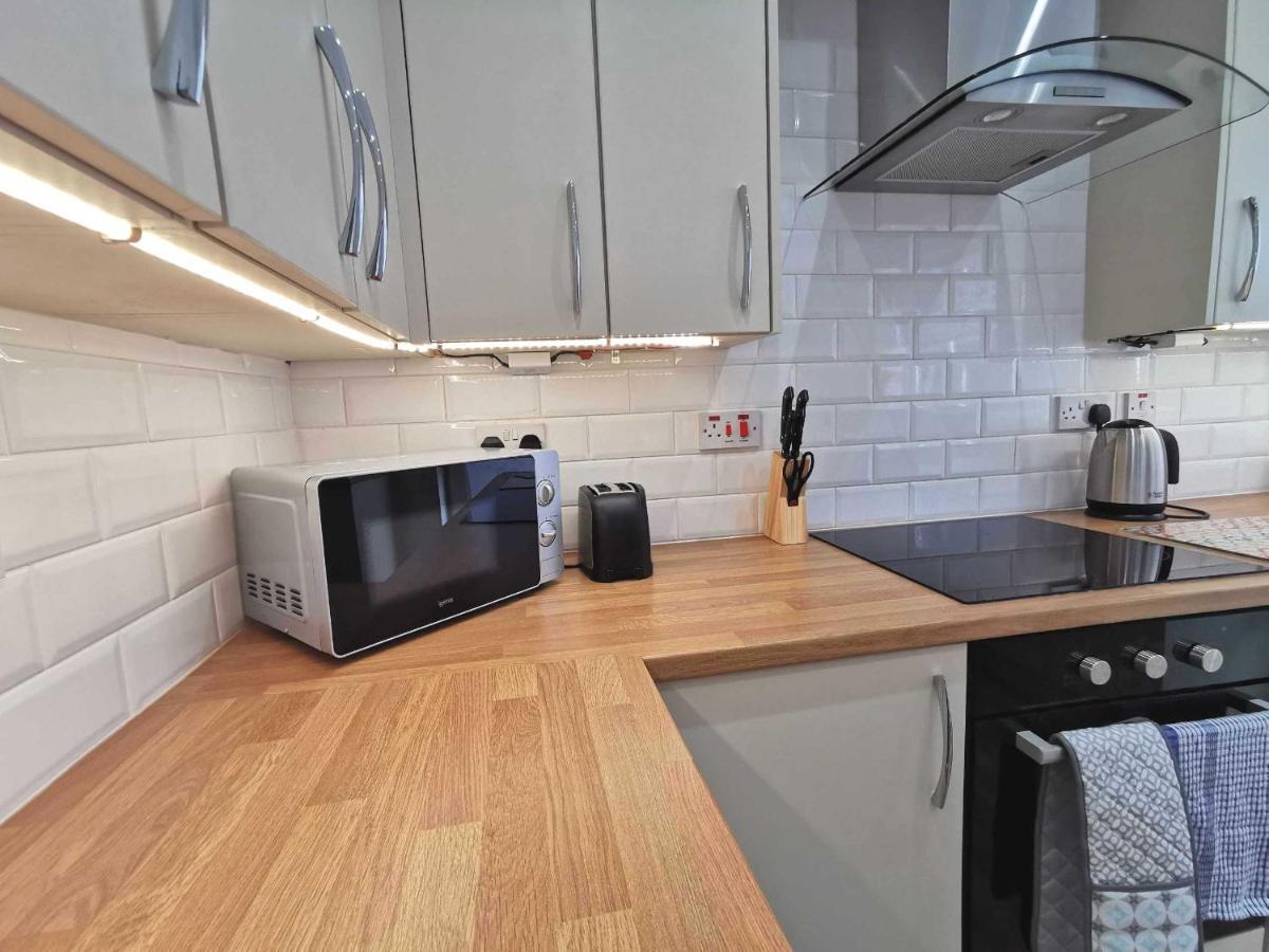 Large Green Garden, 4 Bedrooms, Sleeps 8 Swansea Buitenkant foto
