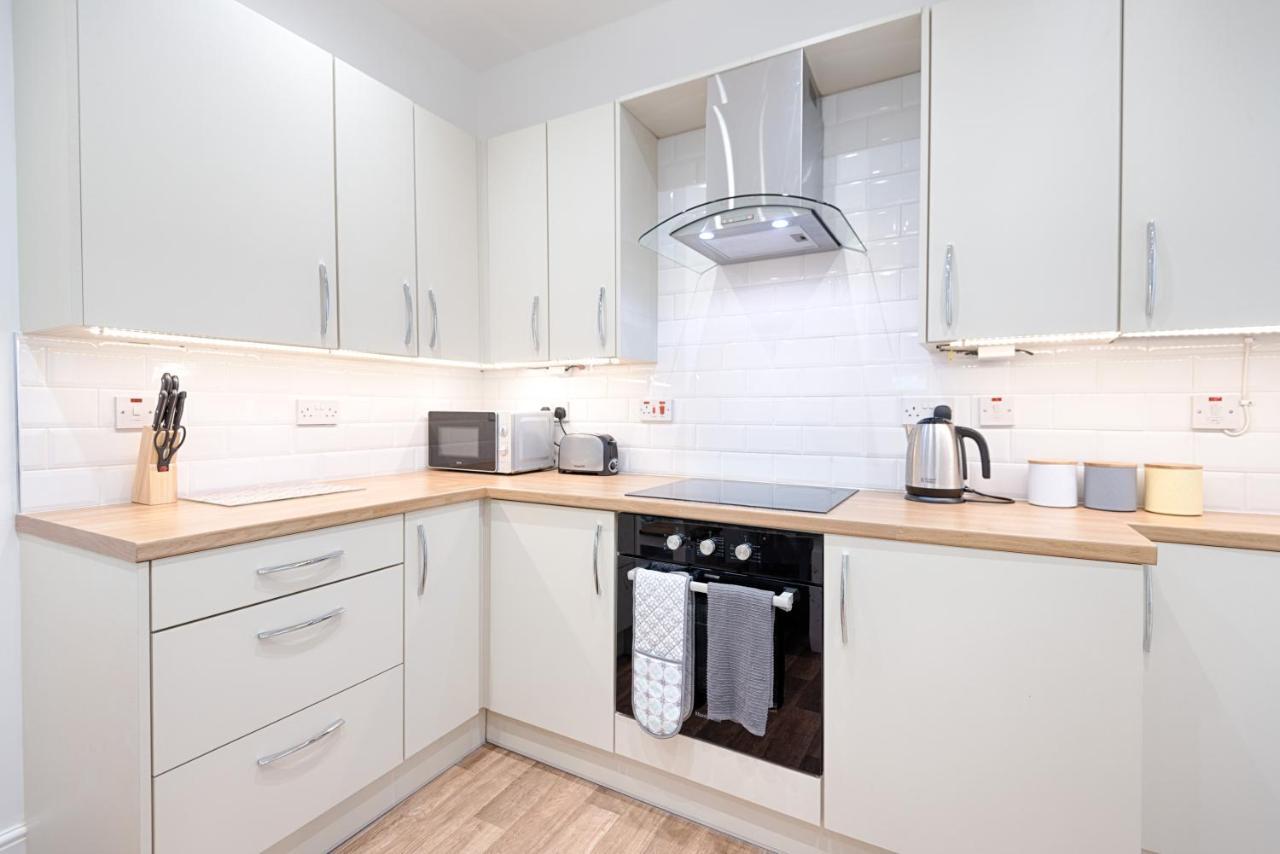 Large Green Garden, 4 Bedrooms, Sleeps 8 Swansea Buitenkant foto