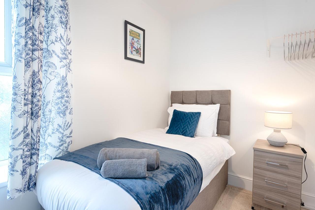 Large Green Garden, 4 Bedrooms, Sleeps 8 Swansea Buitenkant foto