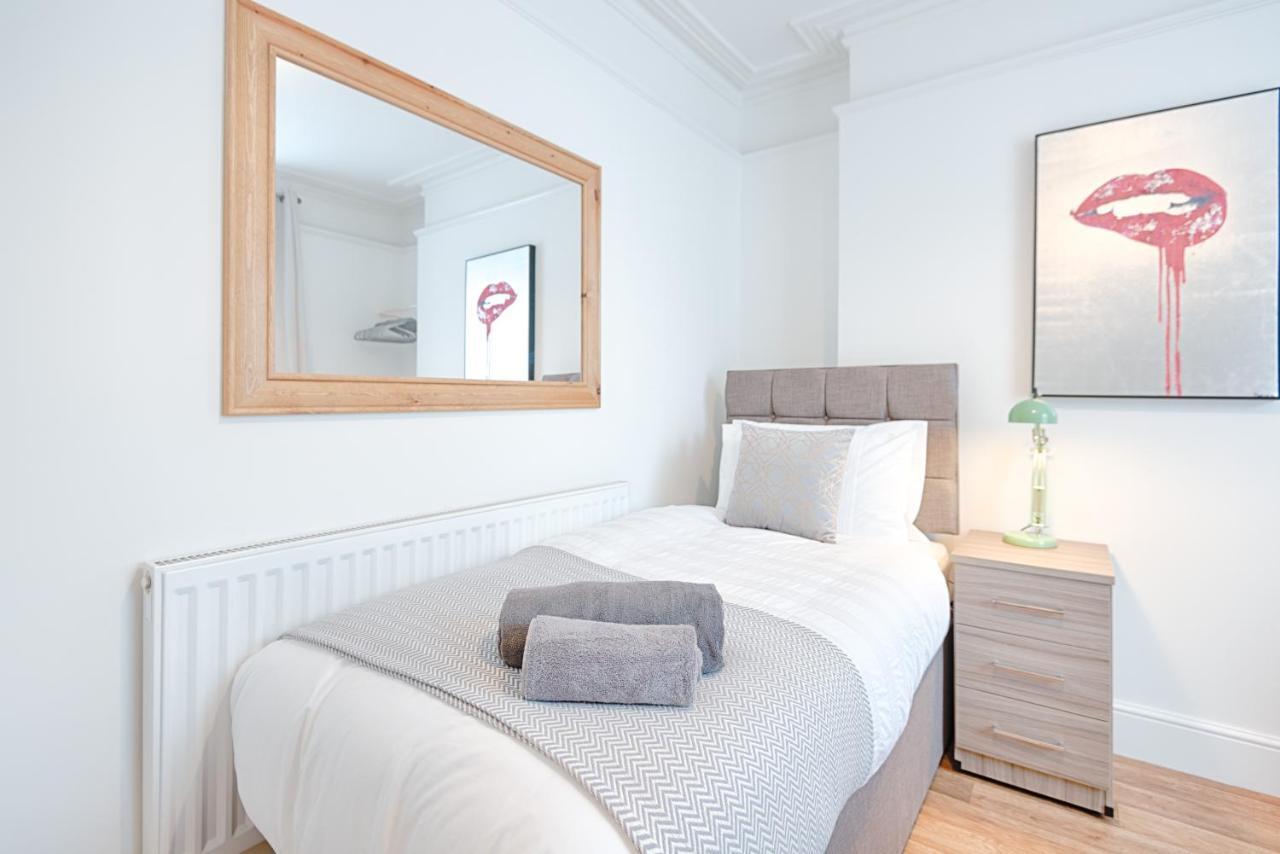 Large Green Garden, 4 Bedrooms, Sleeps 8 Swansea Buitenkant foto