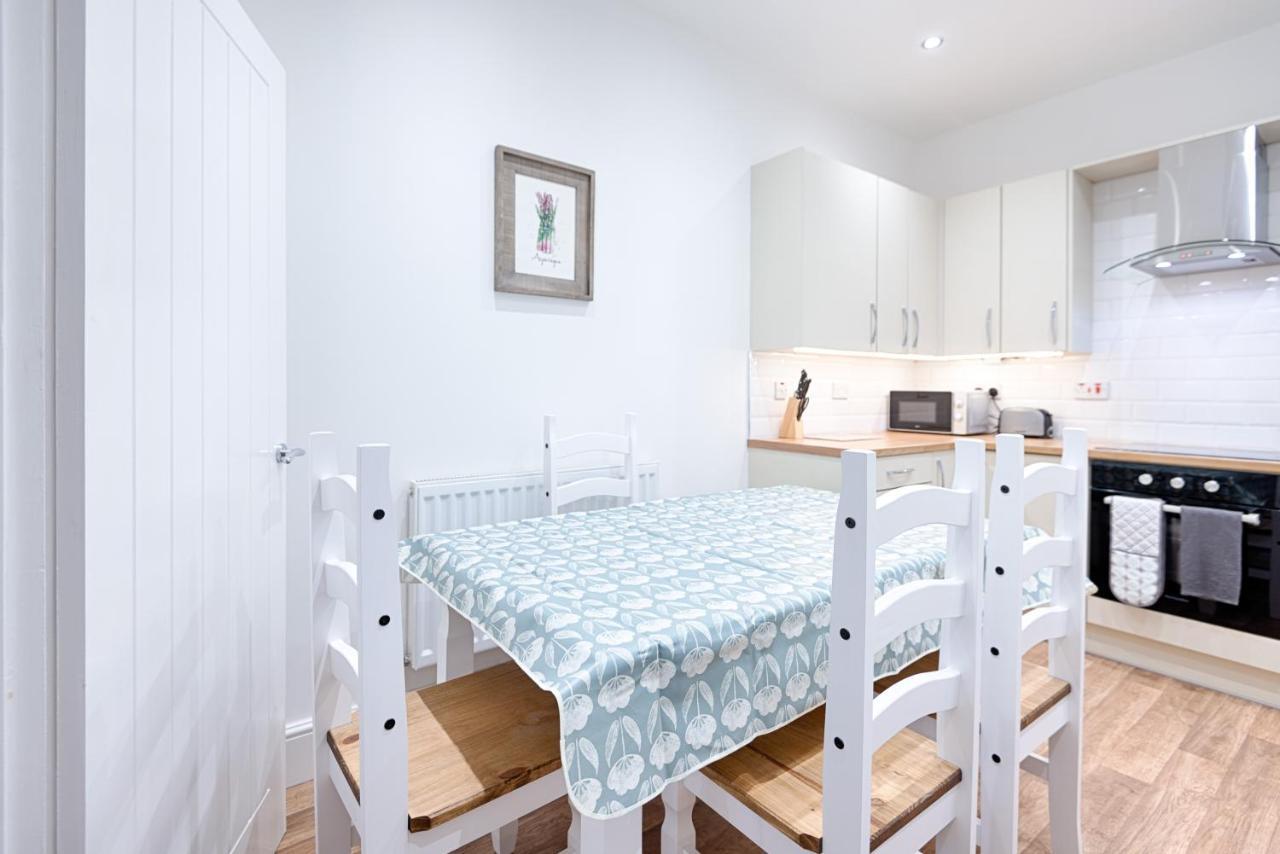 Large Green Garden, 4 Bedrooms, Sleeps 8 Swansea Buitenkant foto
